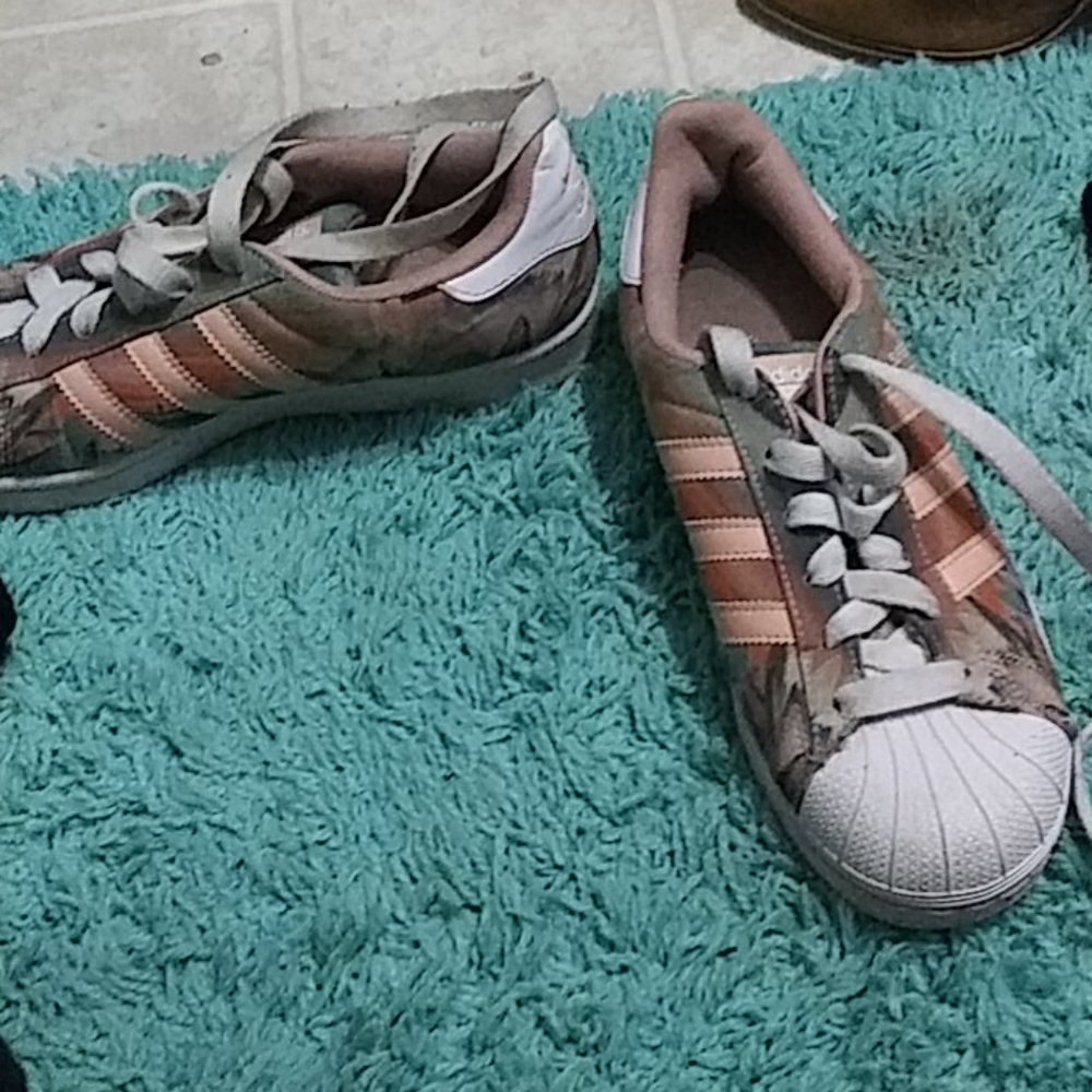 Shoes - Picture 3 of 4